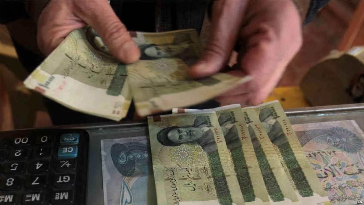 الريال الإيراني يتعرض للانهيار أمام العملات الأجنبية في ظل تفاقم النزاع مع إسرائيل الريال الإيراني يتعرض للانهيار أمام العملات الأجنبية في ظل تفاقم النزاع مع إسرائيل