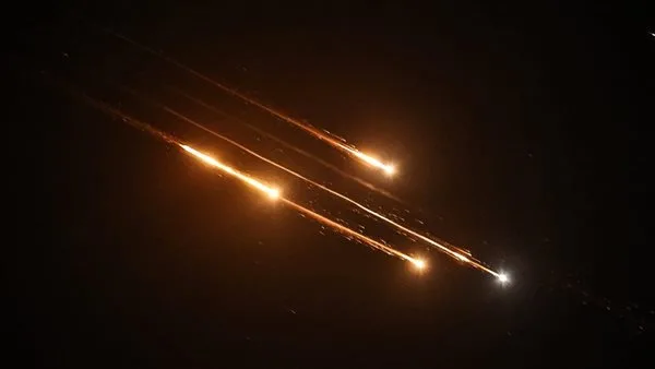 عاجل.. انطلاق دفعة جديدة من الصواريخ الإيرانية نحو إسرائيل عاجل.. انطلاق دفعة جديدة من الصواريخ الإيرانية نحو إسرائيل