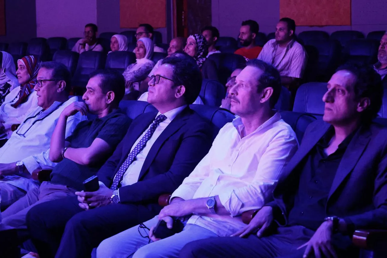 وزير الثقافة يثني على “كارمن”: معالجة جريئة ورؤية فنية متميزة وزير الثقافة يثني على “كارمن”: معالجة جريئة ورؤية فنية متميزة