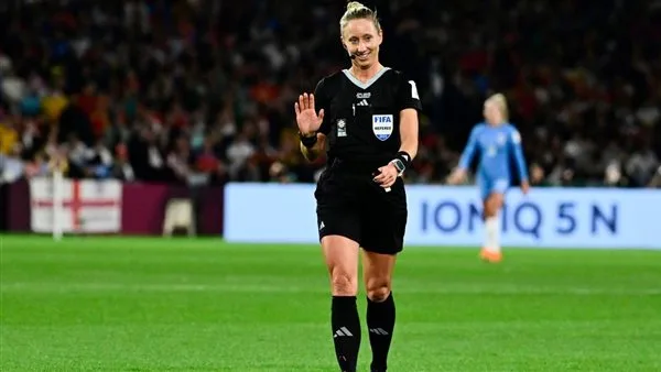 الحكمة الأمريكية توري بينسو تقود مباراة العين ويوفنتوس في بطولة كأس العالم للأندية الحكمة الأمريكية توري بينسو تقود مباراة العين ويوفنتوس في بطولة كأس العالم للأندية