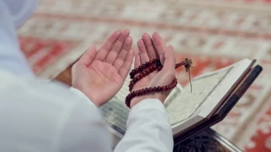 آيات لحماية الأبناء: 4 سور قصيرة تقيهم من حسد الحاسدين آيات لحماية الأبناء: 4 سور قصيرة تقيهم من حسد الحاسدين