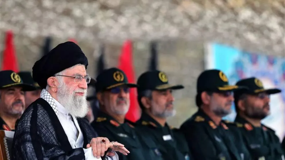 تجمع طائرات إسرائيلية في طهران.. والاستخبارات الإيرانية تتدخل (فيديو) تجمع طائرات إسرائيلية في طهران.. والاستخبارات الإيرانية تتدخل (فيديو)