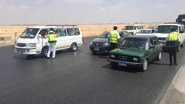 حملات تفتيشية على الطرق الرئيسية في القاهرة والجيزة اليوم الإثنين.. ما هو السبب؟ حملات تفتيشية على الطرق الرئيسية في القاهرة والجيزة اليوم الإثنين.. ما هو السبب؟