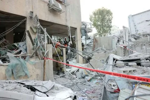 الإسرائيليون بين الفرح والاكتئاب: ضرب منشآت النفط في حيفا ومقر وزارة الدفاع في تل أبيب ومعهد الأبحاث في رحوفوت… اتهامات لنتنياهو بالمخاطرة المتهورة وترامب يرفض الانخراط… إيران تمتلك ترسانة ضخمة من الصواريخ القاتلة للاستعمال قريبًا الإسرائيليون بين الفرح والاكتئاب: ضرب منشآت النفط في حيفا ومقر وزارة الدفاع في تل أبيب ومعهد الأبحاث في رحوفوت… اتهامات لنتنياهو بالمخاطرة المتهورة وترامب يرفض الانخراط… إيران تمتلك ترسانة ضخمة من الصواريخ القاتلة للاستعمال قريبًا