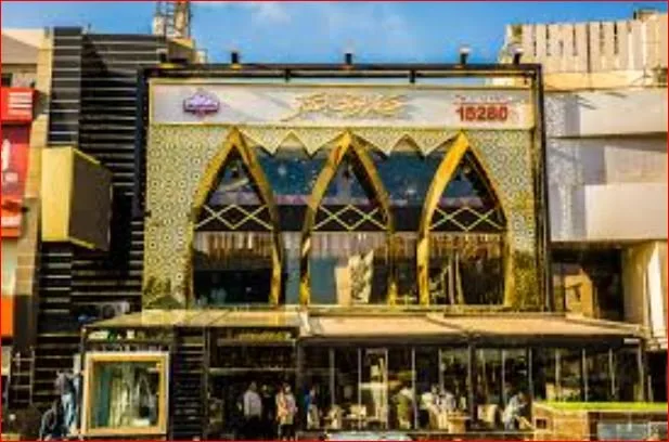 نشوب حريق في مطعم بشارع التسعين الجنوبي.. وإرسال سيارات الإطفاء للموقع