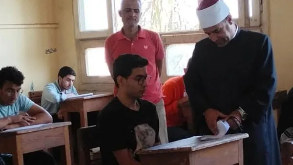 رئيس منطقة الأزهر في المنوفية يراقب امتحانات النحو لطلبة القسم العلمي بلجنة الباجور رئيس منطقة الأزهر في المنوفية يراقب امتحانات النحو لطلبة القسم العلمي بلجنة الباجور