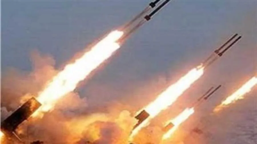 صواريخ إيرانية تصيب محطة طاقة في وسط إسرائيل وتعطل إمدادات الغاز من حقلين. صواريخ إيرانية تصيب محطة طاقة في وسط إسرائيل وتعطل إمدادات الغاز من حقلين.