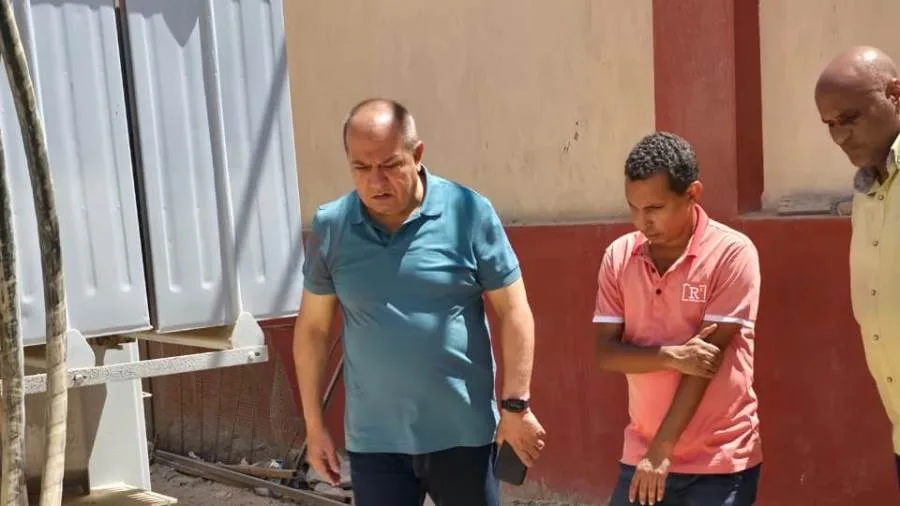 رئيس كهرباء “القناة” يجري جولة تفقدية لموزع شمال القصير ومحطات سفاجا للتأكد من سلامة الشبكة رئيس كهرباء “القناة” يجري جولة تفقدية لموزع شمال القصير ومحطات سفاجا للتأكد من سلامة الشبكة