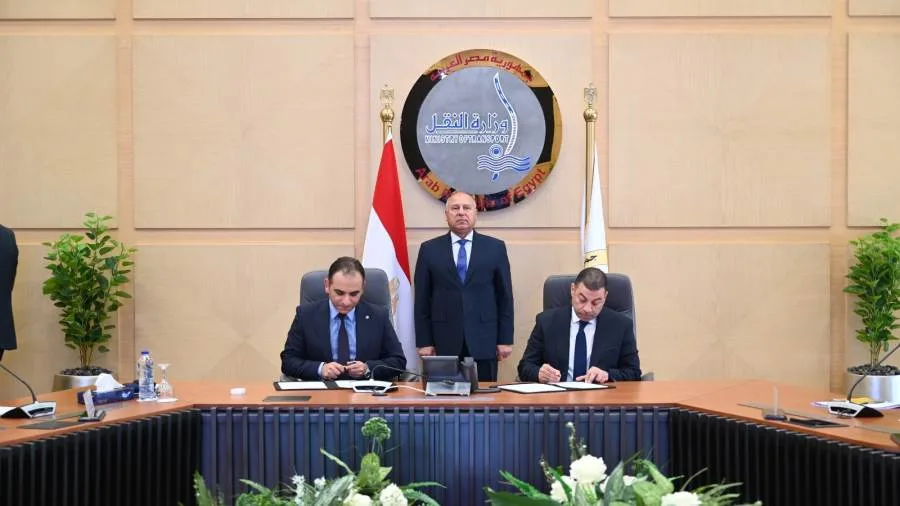 وزير الصناعة يحضر توقيع اتفاقية ترخيص شركة “رحلة رايدز” لتقديم خدمات النقل البري للركاب. وزير الصناعة يحضر توقيع اتفاقية ترخيص شركة “رحلة رايدز” لتقديم خدمات النقل البري للركاب.