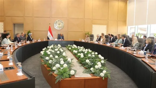 وزير الكهرباء يتناول مع بنك الاستثمار الأوروبي والاتحاد الأوروبي تعزيز مشاريع الطاقة المتجددة وزير الكهرباء يتناول مع بنك الاستثمار الأوروبي والاتحاد الأوروبي تعزيز مشاريع الطاقة المتجددة