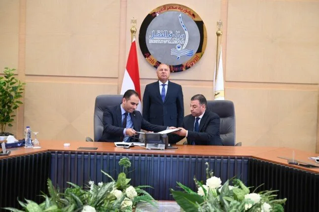 وزير النقل يشرف على توقيع اتفاقية ترخيص شركة لتقديم خدمات النقل البري عبر تكنولوجيا المعلومات وزير النقل يشرف على توقيع اتفاقية ترخيص شركة لتقديم خدمات النقل البري عبر تكنولوجيا المعلومات