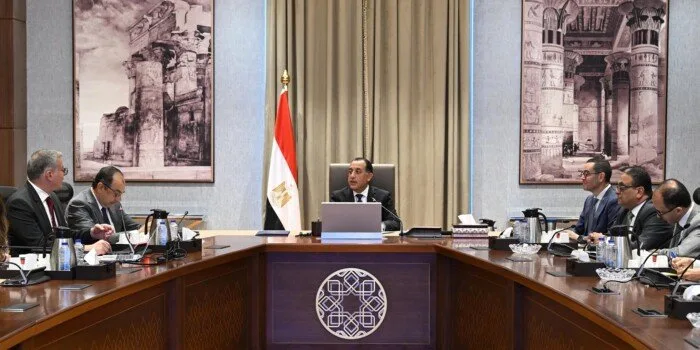 رئيس الوزراء يراقب تطبيق برنامج عطاءات الحكومة في مجالي البترول والمشاريع العامة رئيس الوزراء يراقب تطبيق برنامج عطاءات الحكومة في مجالي البترول والمشاريع العامة