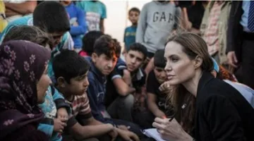 رموز تساهم في خدمة الإنسانية: نجوم ي brighten حياة المحتاجين وضحايا المعاناة في جميع أنحاء العالم