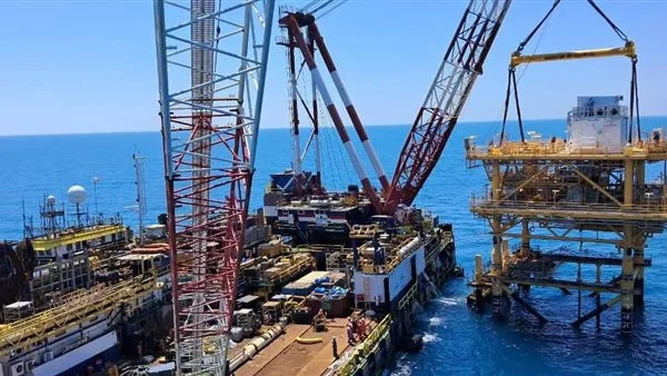 البترول البحرية ت завершает установку морской платформы в проекте газа на западе Порт-Саида. البترول البحرية ت завершает установку морской платформы в проекте газа на западе Порт-Саида.