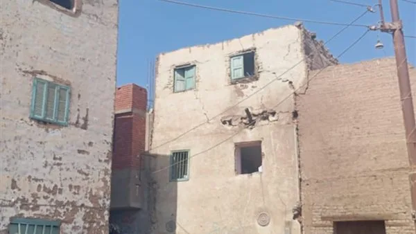 تسخير جهود كبيرة لإنقاذ فتاة محاصرة تحت rubble بعد انهيار منزل في قنا