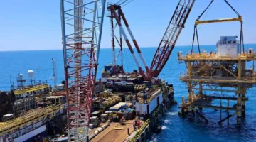 إكمال تركيب المنصة البحرية WEB OFFSHORE في حقل غاز غرب البرلس.