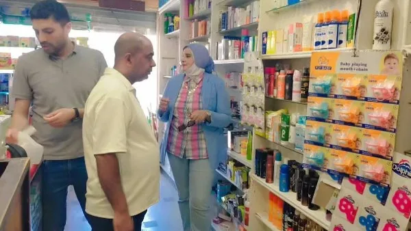 سحب أدوية منتهية الصلاحية من صيدلية في مطروح سحب أدوية منتهية الصلاحية من صيدلية في مطروح