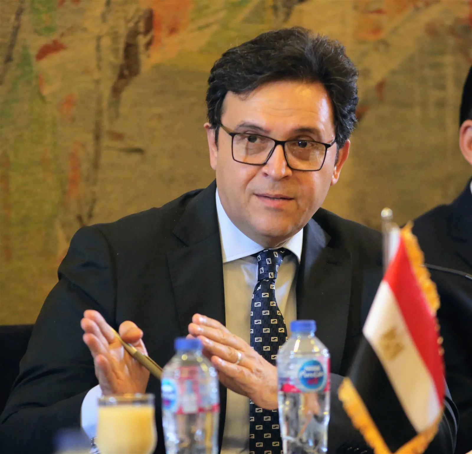 وزير الثقافة: حرية الإبداع مصونة… والتوصيات تركز على تحسين جودة المحتوى وتعزيز الإنتاج وزير الثقافة: حرية الإبداع مصونة… والتوصيات تركز على تحسين جودة المحتوى وتعزيز الإنتاج