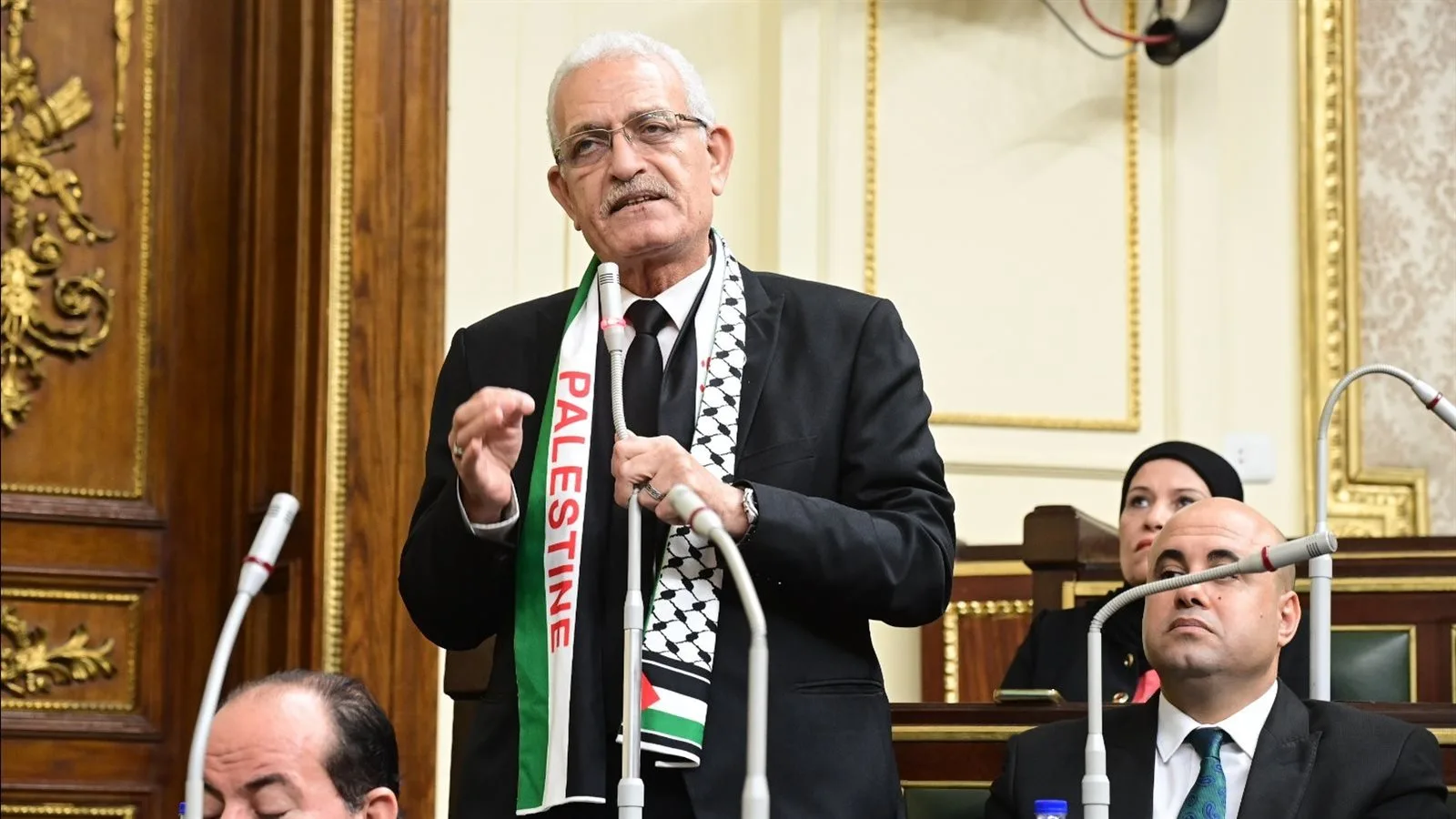 نائب التجمع يستفسر عن قوة الاقتصاد المصري في مواجهة التطورات والتغيرات المفاجئة على الصعيد الإقليمي. نائب التجمع يستفسر عن قوة الاقتصاد المصري في مواجهة التطورات والتغيرات المفاجئة على الصعيد الإقليمي.