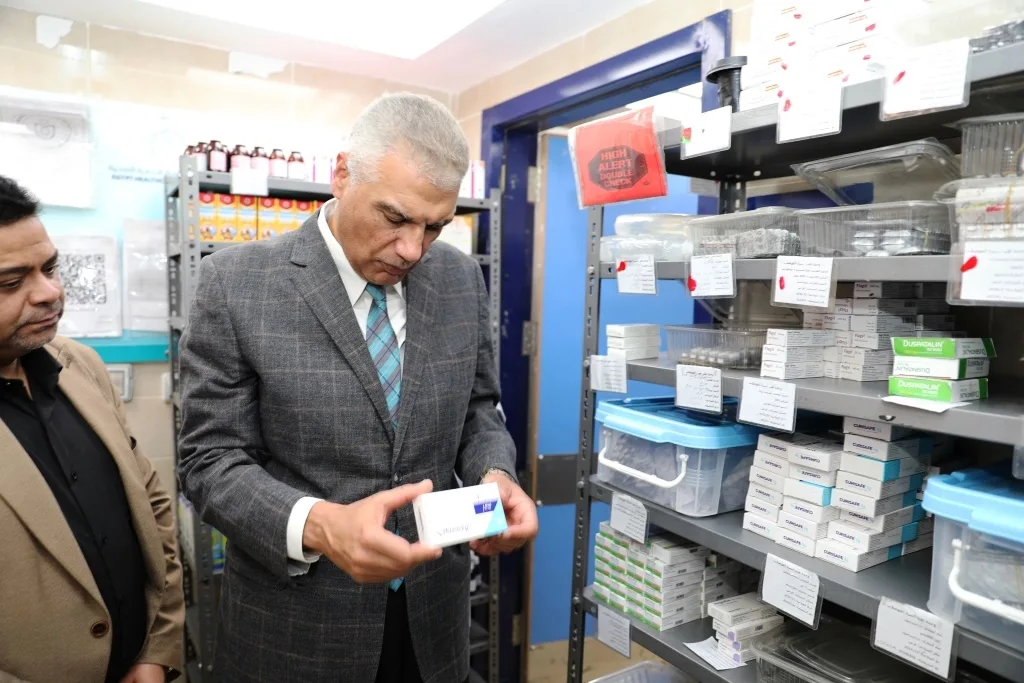 محافظ أسوان يتفقد سير العمل في وحدة صحة الأسرة بالعوضلاب بإدفو محافظ أسوان يتفقد سير العمل في وحدة صحة الأسرة بالعوضلاب بإدفو