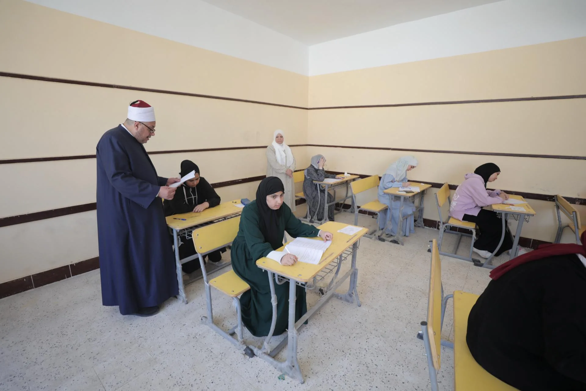 رئيس قطاع المعاهد الأزهرية يزور لجنة امتحانات الطلاب الفلسطينيين ويشجعهم على الجد والاجتهاد من أجل دينهم وبلدهم. رئيس قطاع المعاهد الأزهرية يزور لجنة امتحانات الطلاب الفلسطينيين ويشجعهم على الجد والاجتهاد من أجل دينهم وبلدهم.