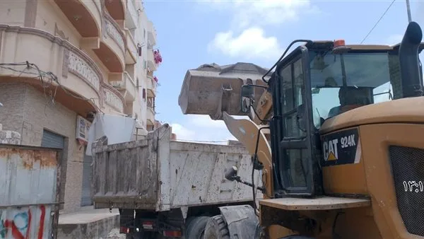 استجابة لشكاوى المواطنين.. شرطة الإسكندرية تبدأ حملة لجمع النفايات في العامرية. استجابة لشكاوى المواطنين.. شرطة الإسكندرية تبدأ حملة لجمع النفايات في العامرية.