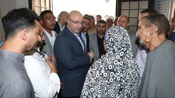 محافظ بني سويف يتفقد قرية “كوم أبو خلاد” ويأمر بمعالجة شكاوى السكان محافظ بني سويف يتفقد قرية “كوم أبو خلاد” ويأمر بمعالجة شكاوى السكان