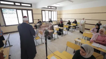 رئيس قطاع المعاهد الأزهرية يزور لجنة امتحانات الطلاب الفلسطينيين ويشجعهم على الجد والاجتهاد لصالح دينهم ووطنهم.