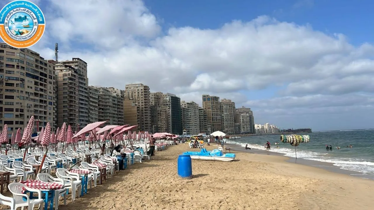 رفع الأعلام الحمراء في بعض شواطئ الإسكندرية وتنبيه بشأن ارتفاع الأمواج رفع الأعلام الحمراء في بعض شواطئ الإسكندرية وتنبيه بشأن ارتفاع الأمواج