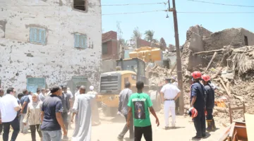انتشال جثة طفلة من تحت أنقاض منزل متهدم في قرية دندرة بقنا