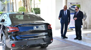 السيسي يزور مجموعة من سيارات “سيتروين C4X” المنتجة محليًا بمعدل مكونات يصل إلى 45% (فيديو وصور)