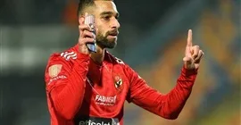 عمرو السولية يتحدث عن انتقاله المحتمل إلى الزمالك بعد مغادرته الأهلي: موقف غير متوقع عمرو السولية يتحدث عن انتقاله المحتمل إلى الزمالك بعد مغادرته الأهلي: موقف غير متوقع