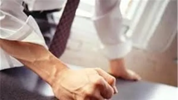 أب يجر ابنته في حدائق أكتوبر بسبب علاقة عاطفية.. والشرطة تتدخل لإنقاذها أب يجر ابنته في حدائق أكتوبر بسبب علاقة عاطفية.. والشرطة تتدخل لإنقاذها