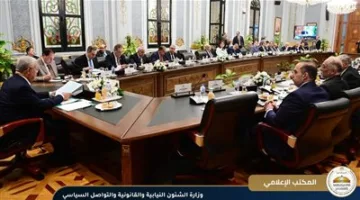 رئيس مجلس النواب يثني على وزير الشؤون النيابية والقانونية لتواجده المستمر وتفاعله ودعمه لرؤية المجلس في مختلف القضايا.