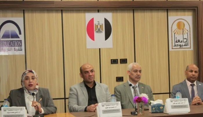 بدء الدورة الرابعة والسبعين لتدريب المعلمين الجامعيين في كلية التربية بجامعة أسيوط بدء الدورة الرابعة والسبعين لتدريب المعلمين الجامعيين في كلية التربية بجامعة أسيوط