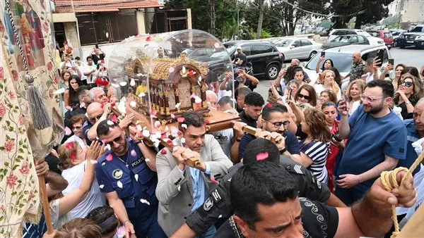 وصول ذخائر القديسة تريز الطفل يسوع إلى حارة صخر في لبنان وصول ذخائر القديسة تريز الطفل يسوع إلى حارة صخر في لبنان