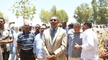 محافظ قنا يتولى الإشراف على انتشال جثمان طفلة من ركام منزلها في دندرة