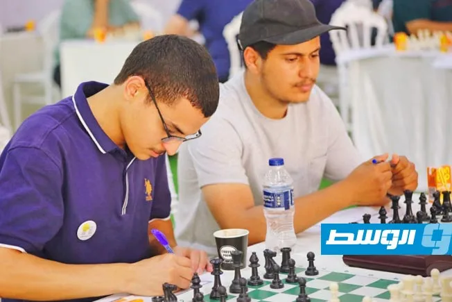 أسامة الطالب يتصدر بطولة طرابلس في الشطرنج الكلاسيكي. أسامة الطالب يتصدر بطولة طرابلس في الشطرنج الكلاسيكي.