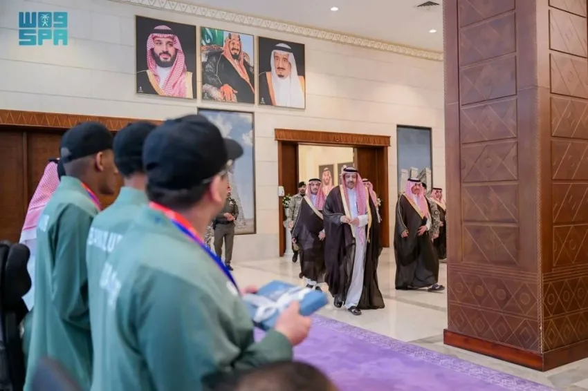 أمير الباحة يكرّم رياضيي نادي ذوي الإعاقة في المنطقة أمير الباحة يكرّم رياضيي نادي ذوي الإعاقة في المنطقة