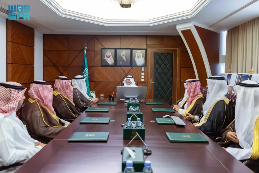 أمير المنطقة الشرقية يستعرض المشاريع الفائزة في مسابقة تحسين مداخل مدينة الدمام أمير المنطقة الشرقية يستعرض المشاريع الفائزة في مسابقة تحسين مداخل مدينة الدمام