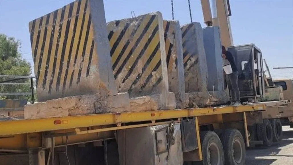 إزالة الحواجز الخرسانية حول نقطة تفتيش أبو غريب الجديدة إزالة الحواجز الخرسانية حول نقطة تفتيش أبو غريب الجديدة