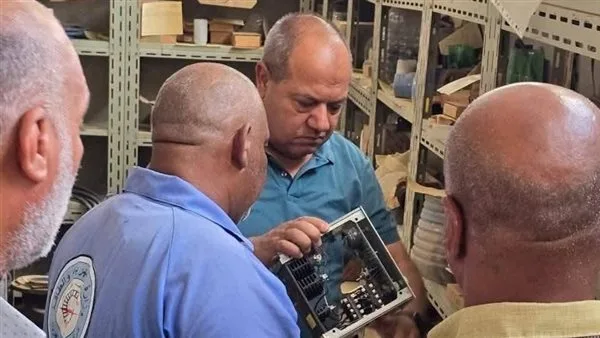 رئيس كهرباء القناة يتابع شبكات ومحطات توزيع الكهرباء في مدينة القصير رئيس كهرباء القناة يتابع شبكات ومحطات توزيع الكهرباء في مدينة القصير