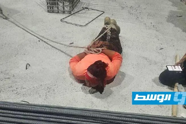 بالفيديو.. لحظة اكتشاف ورشة لإنتاج الطائرات المسيرة واعتقال عناصر من جهاز “الموساد” الإسرائيلي في إيران بالفيديو.. لحظة اكتشاف ورشة لإنتاج الطائرات المسيرة واعتقال عناصر من جهاز “الموساد” الإسرائيلي في إيران
