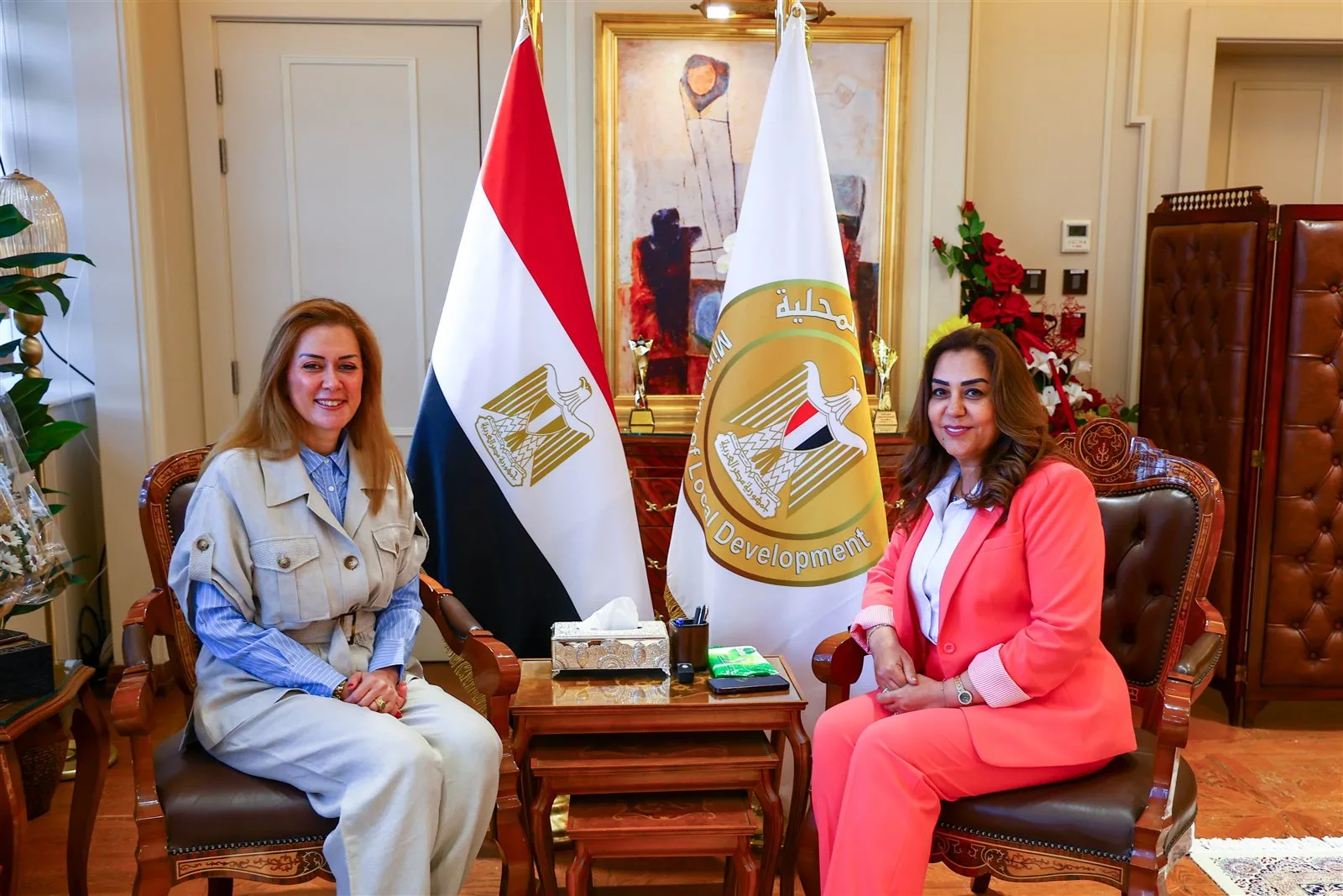 وزيرة التنمية المحلية تستقبل الرئيس التنفيذي للأكاديمية الوطنية للتدريب. وزيرة التنمية المحلية تستقبل الرئيس التنفيذي للأكاديمية الوطنية للتدريب.