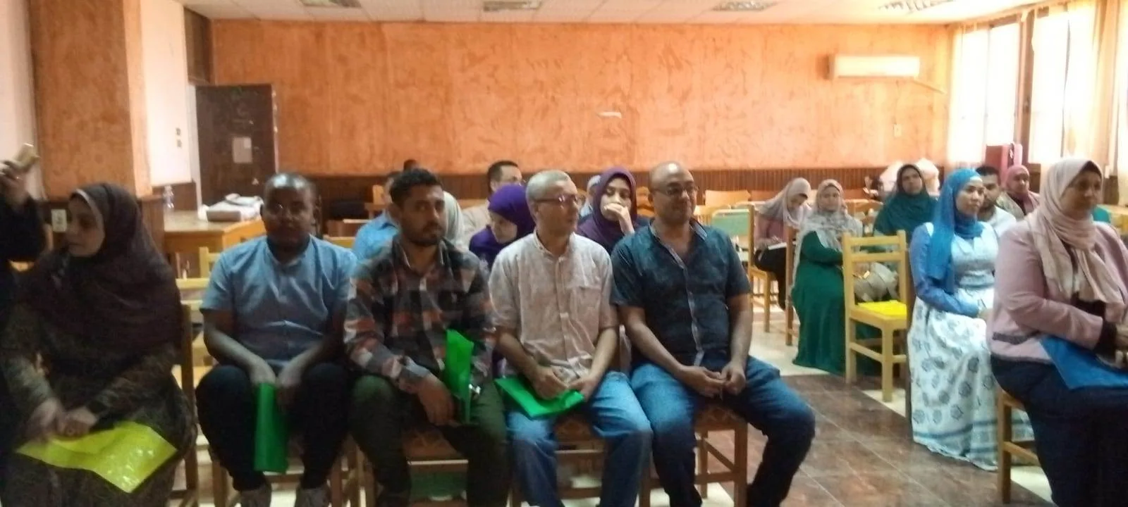 جامعة أسوان تقيم ورشة عمل لمكافحة العنف ضد المرأة بعنوان “من أجل جامعة آمنة” جامعة أسوان تقيم ورشة عمل لمكافحة العنف ضد المرأة بعنوان “من أجل جامعة آمنة”