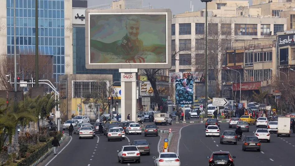 330 ألف شخص يغادرون طهران بعد التحذير من إسرائيل.. التفاصيل الكاملة 330 ألف شخص يغادرون طهران بعد التحذير من إسرائيل.. التفاصيل الكاملة
