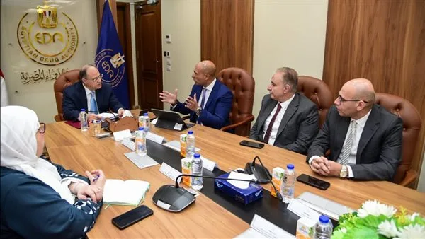 رئيس هيئة الدواء يلتقي وفد استرازينيكا لبحث تعزيز الاستثمارات في صناعة الأدوية بمصر رئيس هيئة الدواء يلتقي وفد استرازينيكا لبحث تعزيز الاستثمارات في صناعة الأدوية بمصر