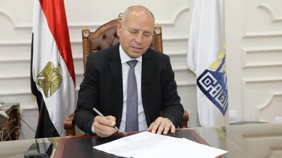 محافظ القاهرة يعلن نتائج الفصل الدراسي الثاني للشهادة الإعدادية بنسبة نجاح 77% محافظ القاهرة يعلن نتائج الفصل الدراسي الثاني للشهادة الإعدادية بنسبة نجاح 77%