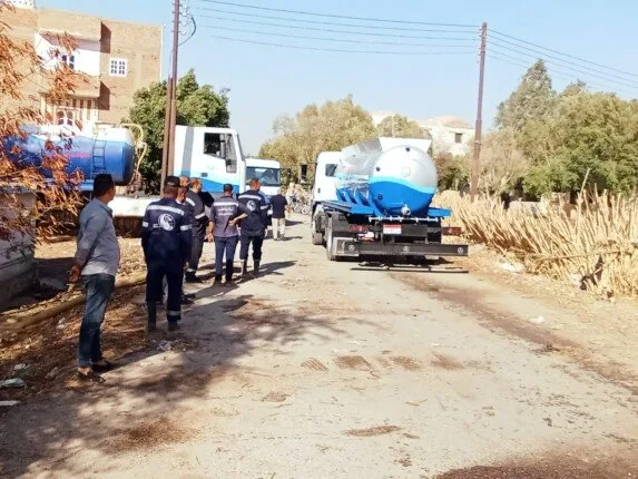بعد غرق 9 منازل.. جهود سوهاج لاحتواء تسرب المياه من مزرعة غرب بنجع الدير بعد غرق 9 منازل.. جهود سوهاج لاحتواء تسرب المياه من مزرعة غرب بنجع الدير