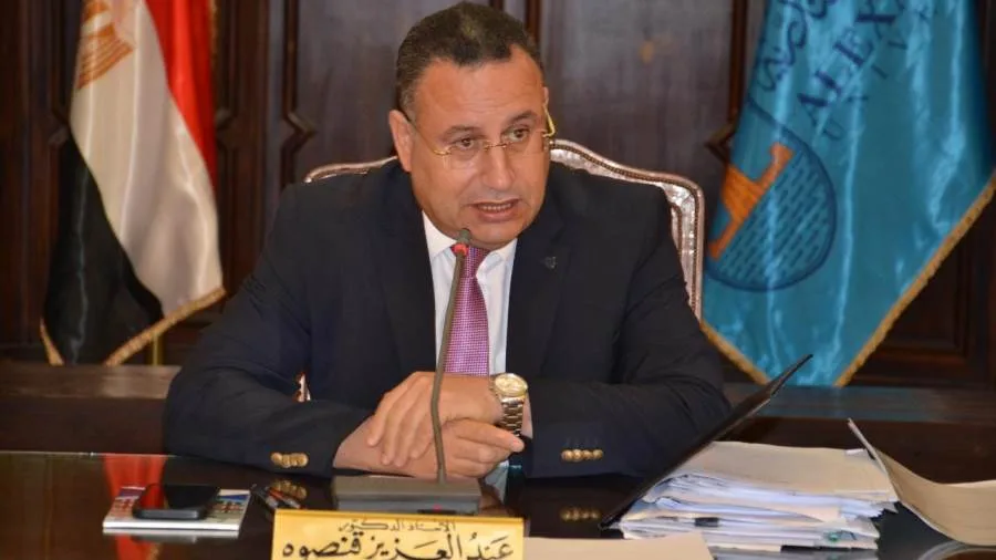 رئيس جامعة الإسكندرية يهنئ نظيره في الجامعة البريطانية بمناسبة حصوله على وسام الشرف الملكي من بريطانيا رئيس جامعة الإسكندرية يهنئ نظيره في الجامعة البريطانية بمناسبة حصوله على وسام الشرف الملكي من بريطانيا